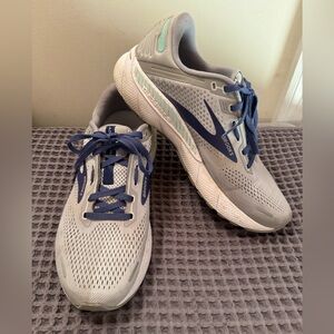 ASICS Adrenaline GTS 22 running sneakers, women’s 11, gray and purple